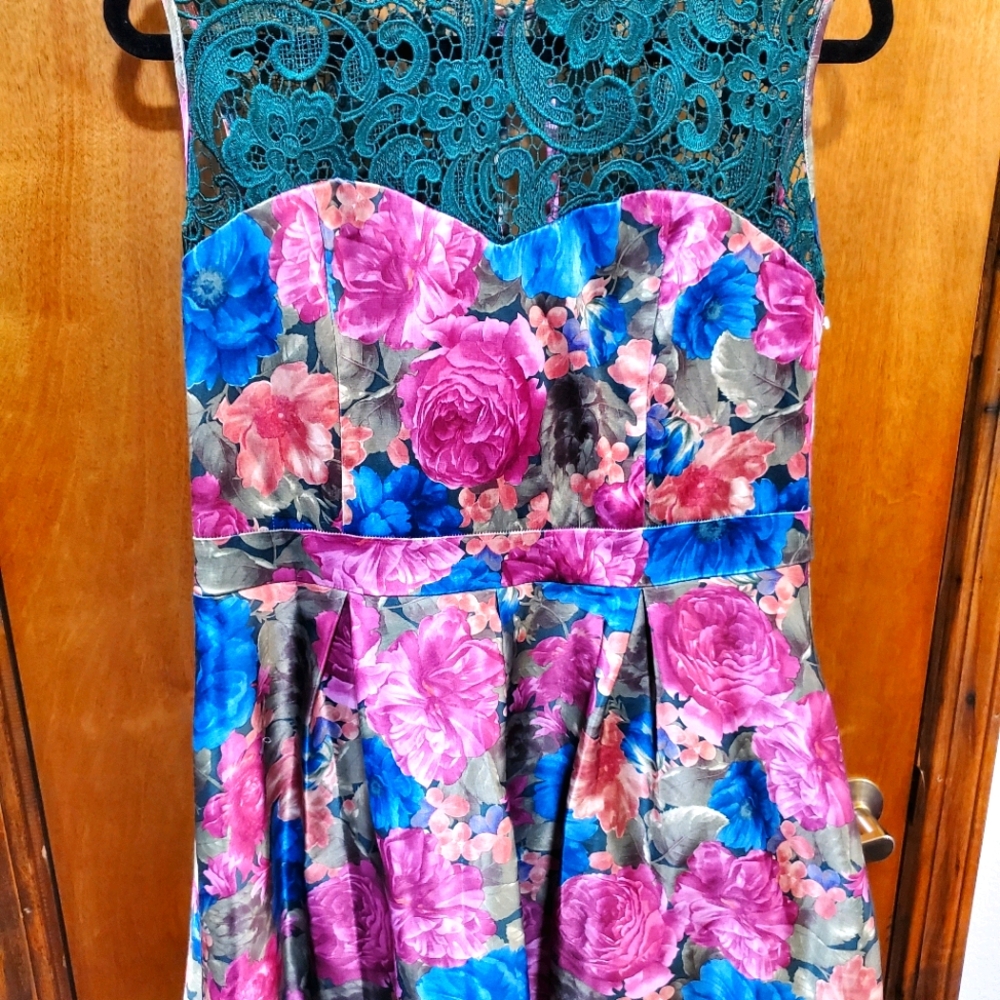 Gorgeous Floral Lace 2X Dress